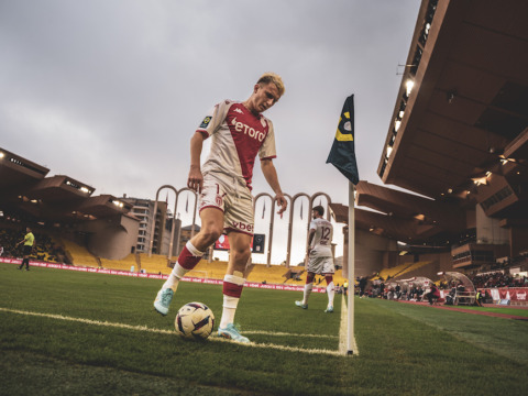 Aleksandr Golovin wins the Ligue 1 Goal of the Month!