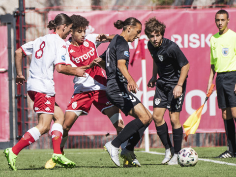 Les U17 dominent Valence et mettent la pression sur le leader