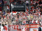 Encore près de 400 supporters en parcage à Angers derrière les Rouge et Blanc !